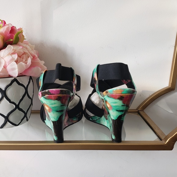 New J. Renee Floral Elastic Wedge Sandals - Picture 3 of 6